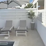 Villa Bow