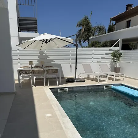 Villa Bow *