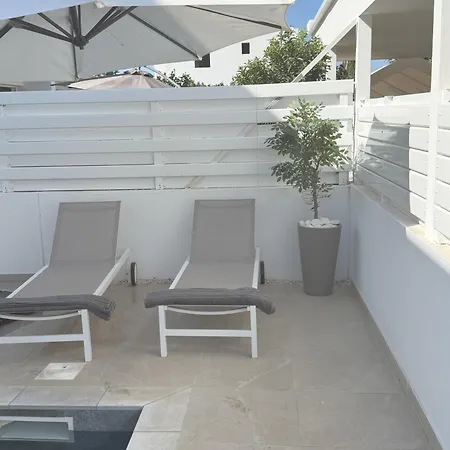 Villa Bow
