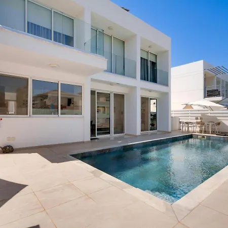 Villa Bow