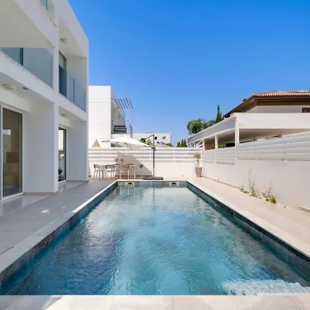 Villa Bow